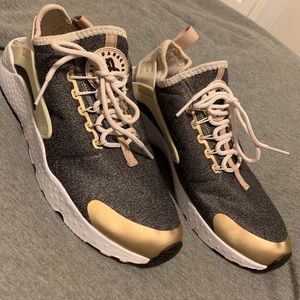 Nike Huarache Run Ultra SE